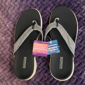 Skechers Women's Go Walk Flip Flops Navy blue white size 11